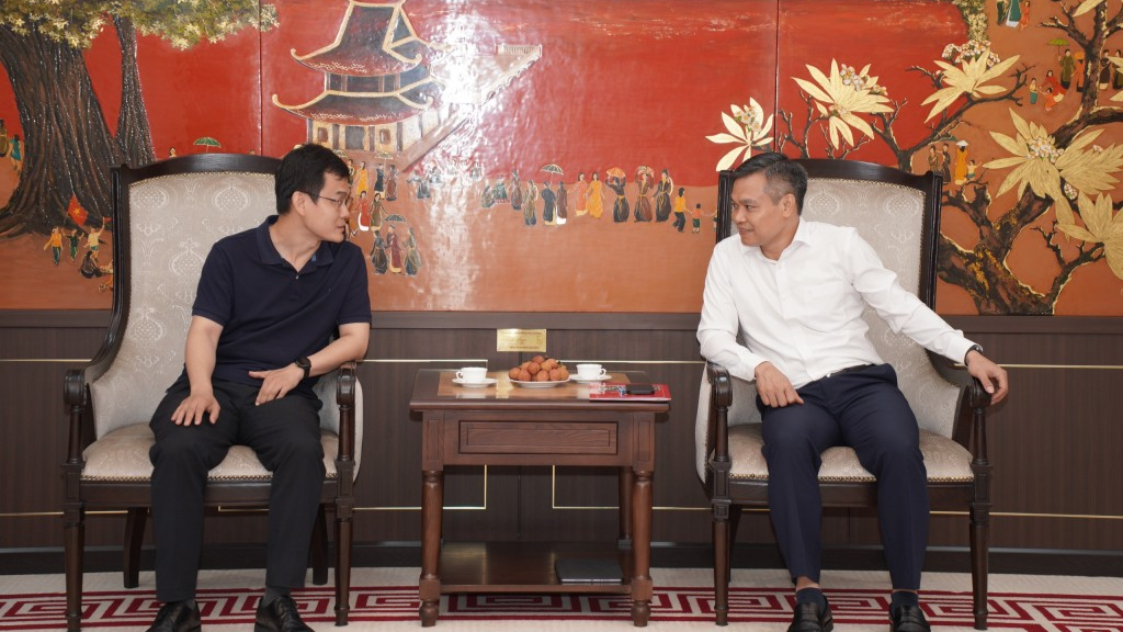 Đoàn Thanh niên Thành phố Bắc Kinh, Trung Quốc trải nghiệm gốm Bát Tràng Đoàn Thanh niên Thành phố Bắc Kinh, Trung Quốc trải nghiệm gốm Bát Tràng