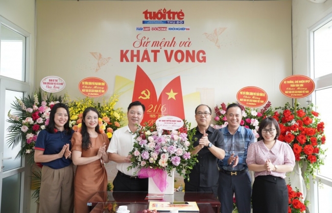 Lãnh đạo MTTQ TP Hà Nội chúc mừng báo Tuổi trẻ Thủ đô