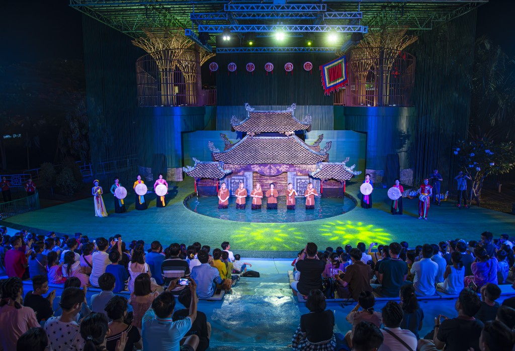 Vì sao du khách thích show Rối Việt tại Da Nang Downtown?