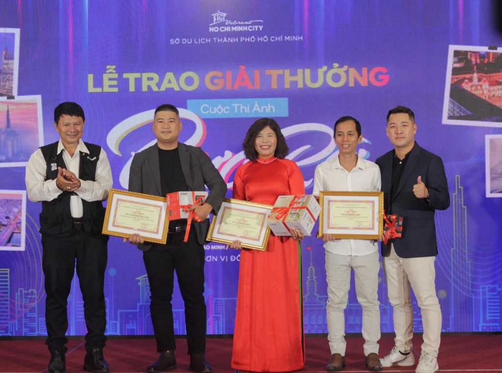Sở Du lịch TP Hồ Chí Minh trao tặng các giải báo chí viết về du lịch thành phố