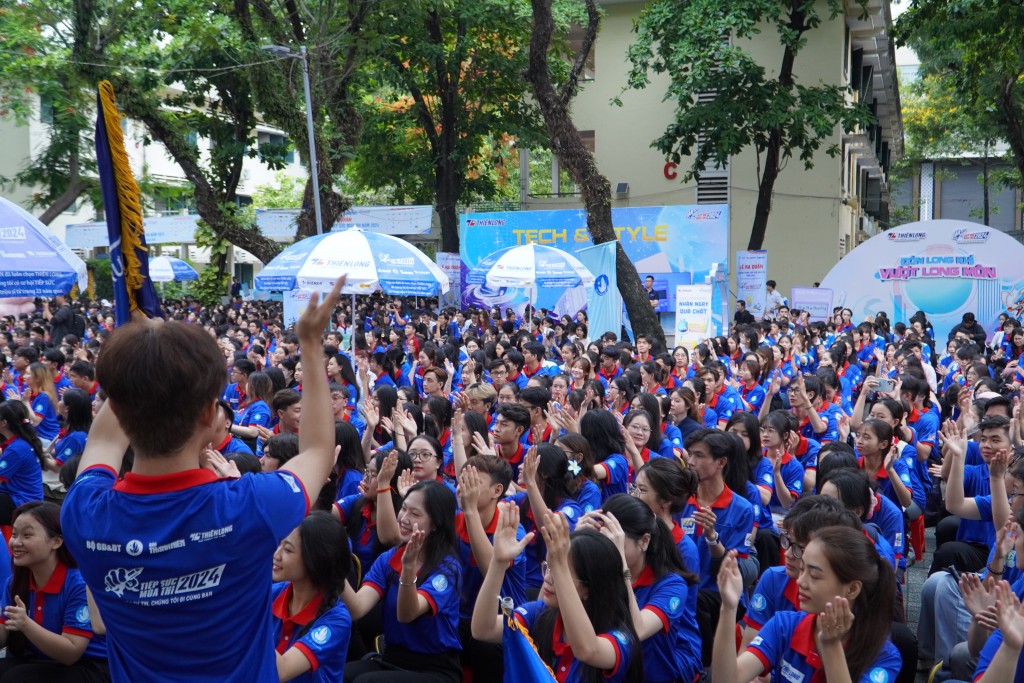Gần 40.000 sinh viên TP Hồ Chí Minh ra quân tiếp sức mùa thi