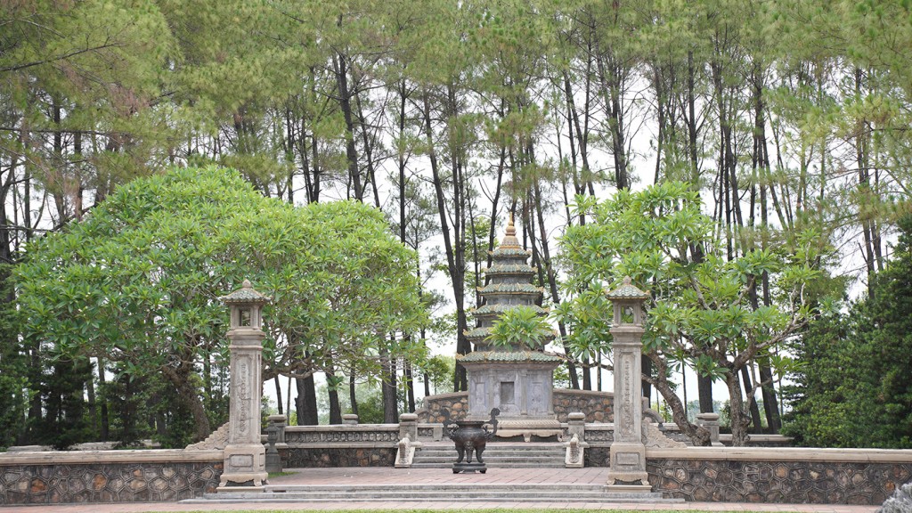 Chùa Thiên Mụ - Ngôi chùa trăm tuổi bên bờ sông Hương