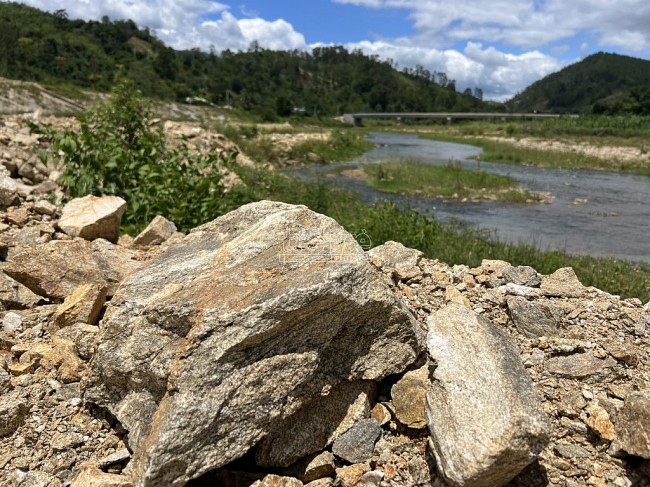 Kon Tum: Xử lý hàng nghìn mét khối đất, đá dọc bờ sông PôKô
