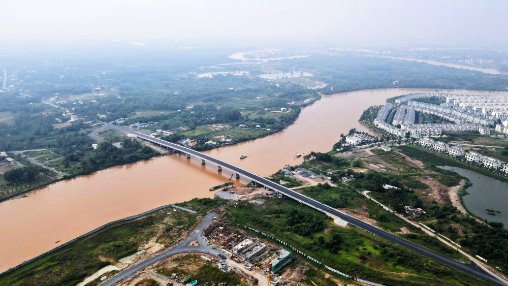 Ảnh 1: Tháng 12/2023, cầu Long Đại (TP Thủ Đức, TP HCM) chính thức khánh thành, giúp giao thông thông suốt giữa hai phường Long Phước và Long Bình (TP Thủ Đức).