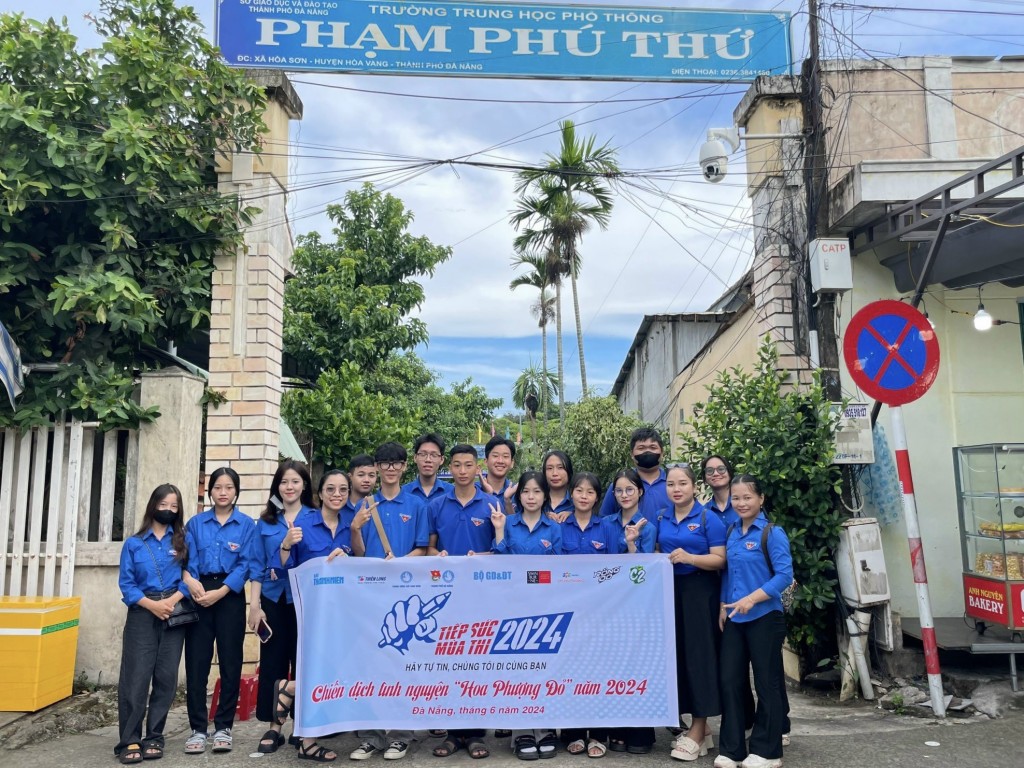 Thành đoàn Đà Nẵng lập 35 đội hình “Tiếp sức mùa thi” với hơn 1.750 tình nguyện viên tại 28 điểm thi