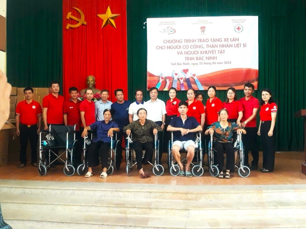 Chương trình trao tặng xe lăn tại tỉnh Bắc Ninh