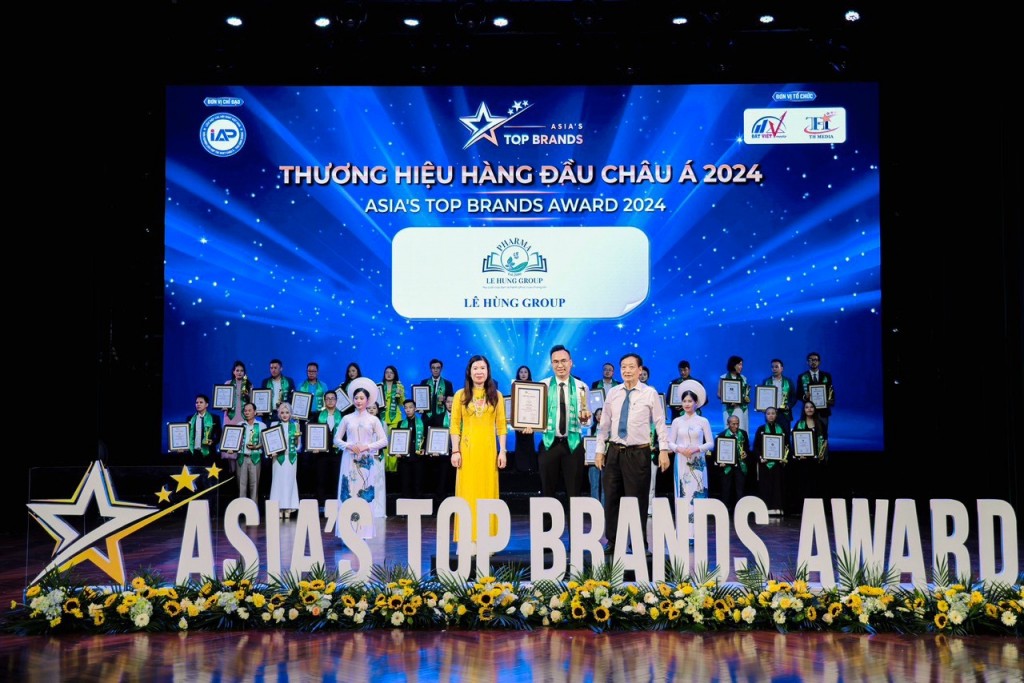 Bác sĩ Lê Đình Hùng – Người sáng lập Lê Hùng Group nhận giải thưởng Top 10 Thương hiệu hàng đầu Châu Á – Asia Top Brand Awards 2024