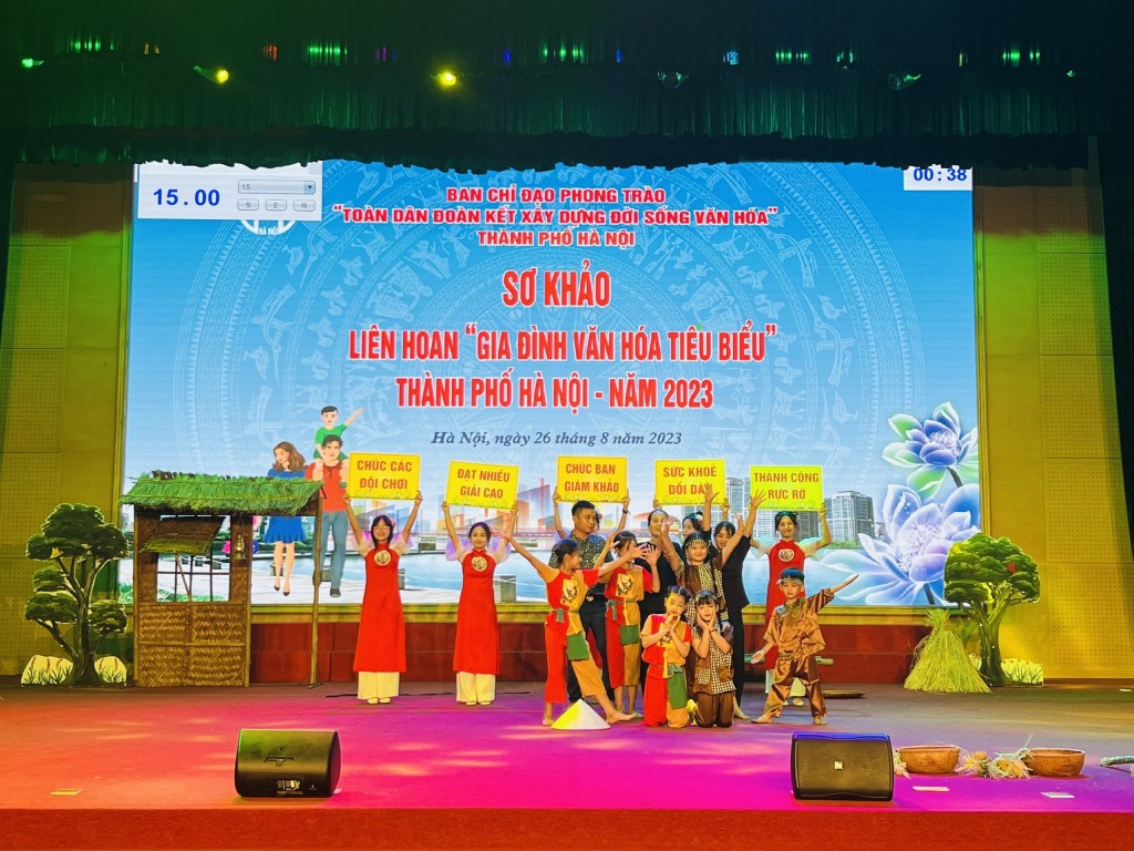Các thành viên trong tổ ấm cùng hào hứng tham gia Liên hoan gia đình văn hóa thành phố Hà Nội