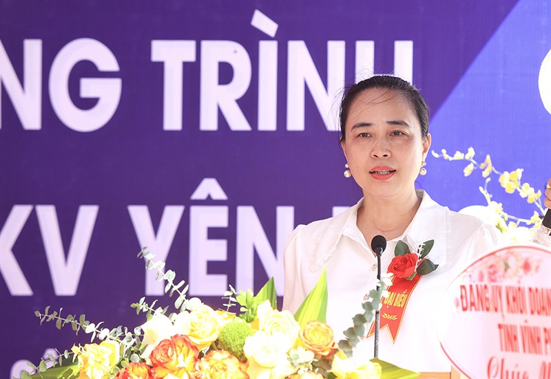 Bà Đỗ Nguyệt Ánh - Chủ tịch HĐTV EVNNPC phát biểu tại buổi lễ gắn biển