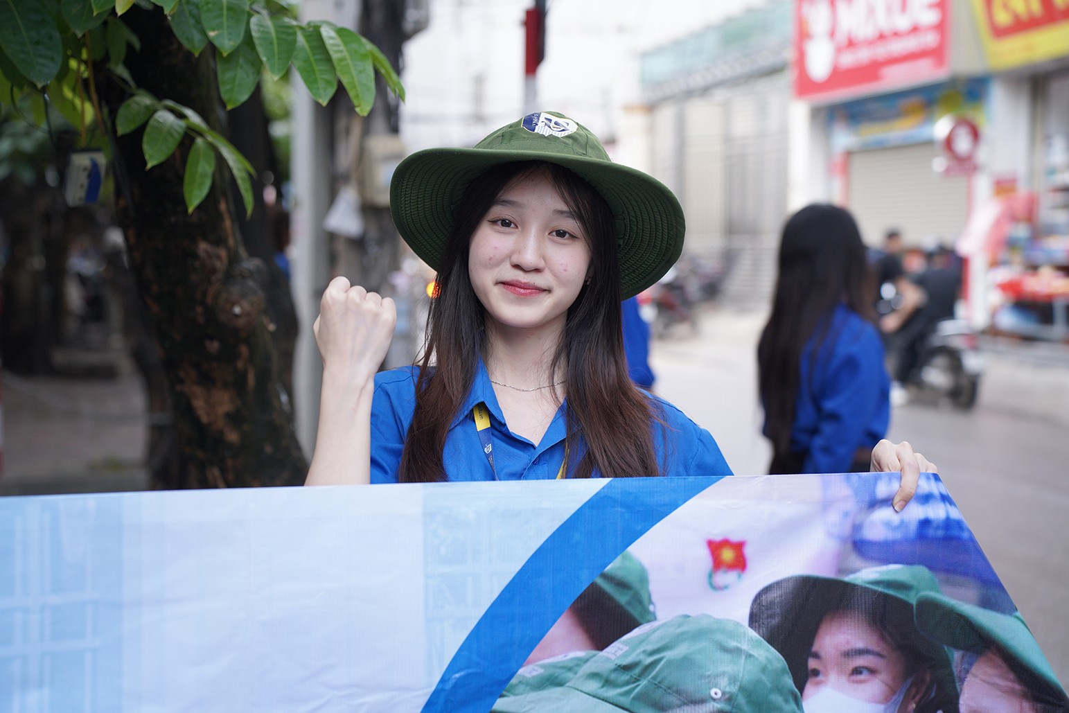 Tình nguyện viên Phạm Mỹ Hạnh (sinh viên trường Quốc Tế, Đại học Quốc Gia Hà Nội) cho biết: Những
