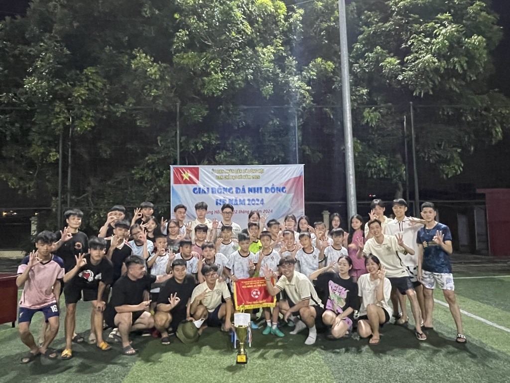 Thôn Tiên Hội giành chức vô địch