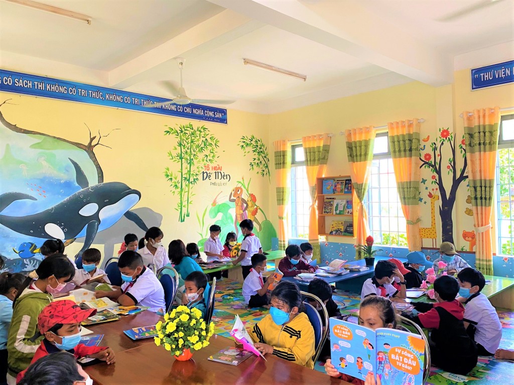Thư viện thân thiện Trường TH & THCS Ea Trol (tỉnh Phú Yên) do CLB tài trợ