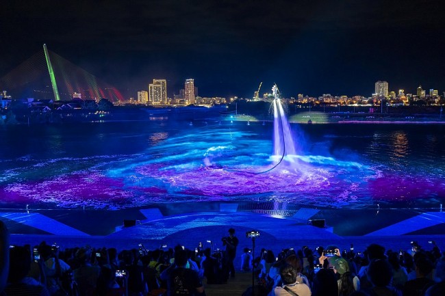 Những vũ điệu tuyệt đẹp trên nước tại Da Nang Downtown