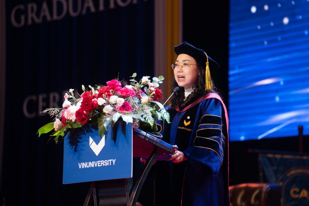 Chủ tịch Hội đồng trường – TS Lê Mai Lan phát biểu trong lễ Tốt nghiệp đầu tiên của Trường Đại học VinUni.