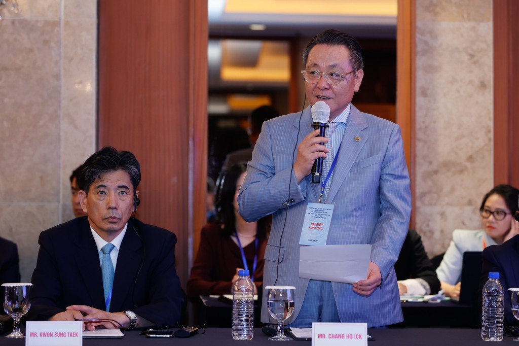 Chủ tịch Hội Những người yêu Việt Nam phát biểu tại cuộc gặp - Ảnh: VGP/Nhật Bắc