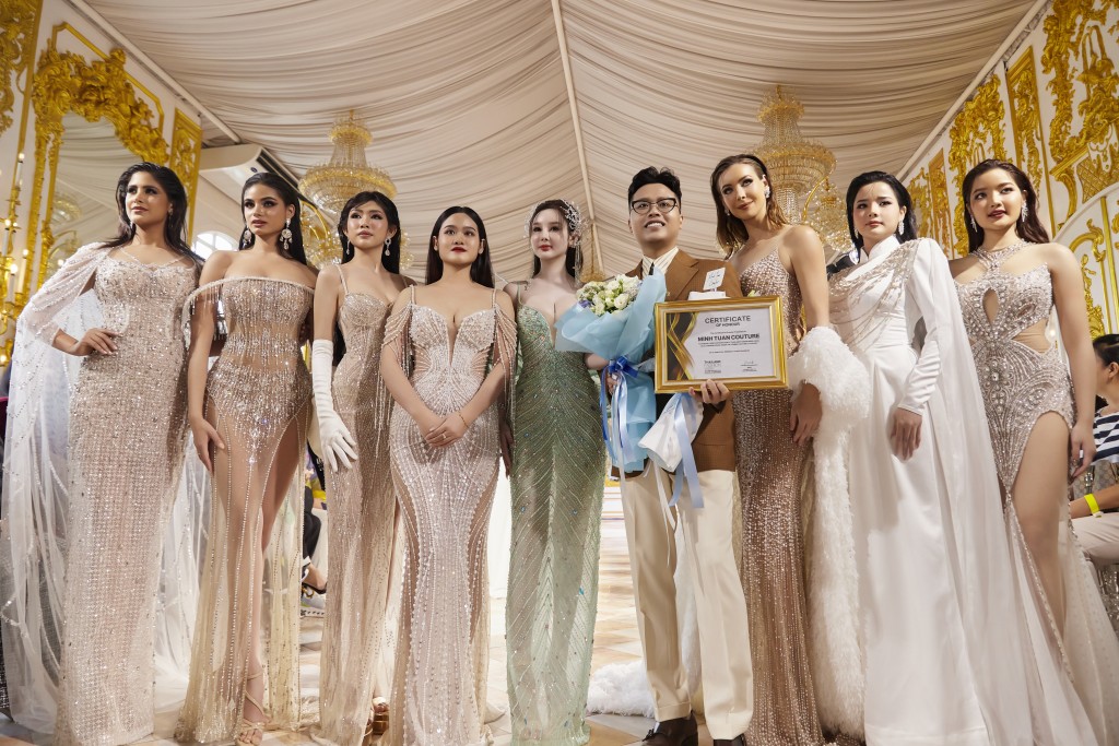 NTK Nguyễn Minh Tuấn và các Hoa hậu, người mẫu tham dự show diễn  MINH TUAN No.2 tại  Thailand Fashion Week 