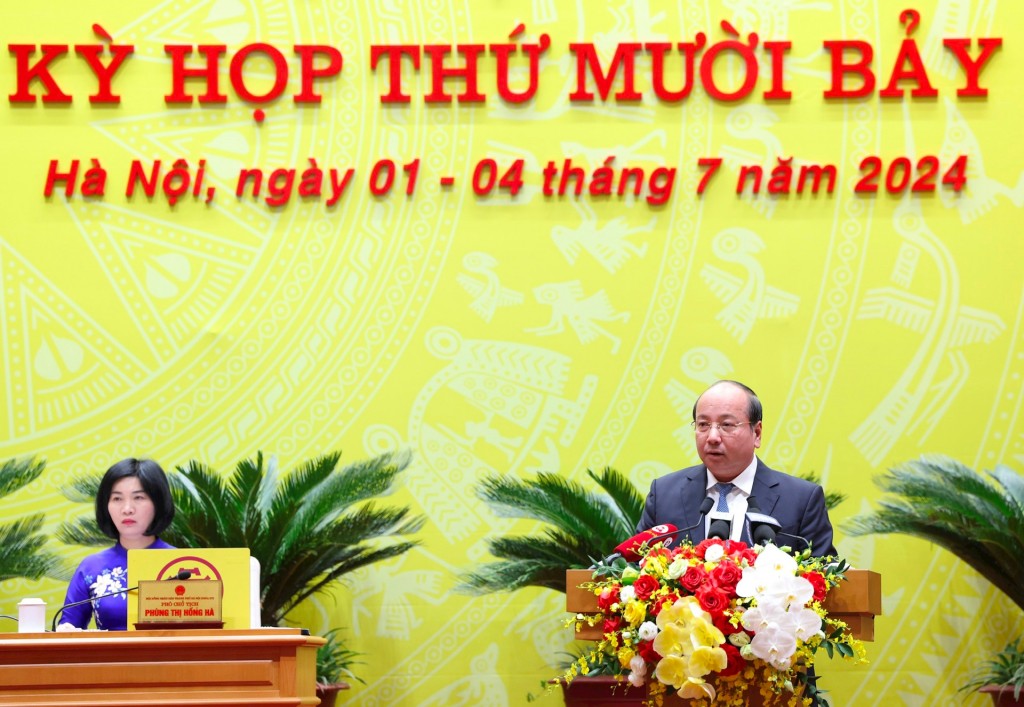Phó Chánh án Tòa án nhân dân thành phố Hà Nội Đào Sỹ Hùng báo cáo tại kỳ họp
