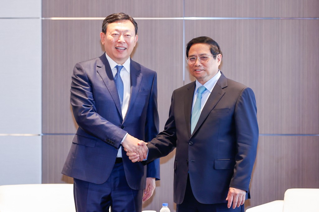 Thủ tướng tiếp ông Shin Dong-bin, Chủ tịch Tập đoàn Lotte - Ảnh: VGP/Nhật Bắc