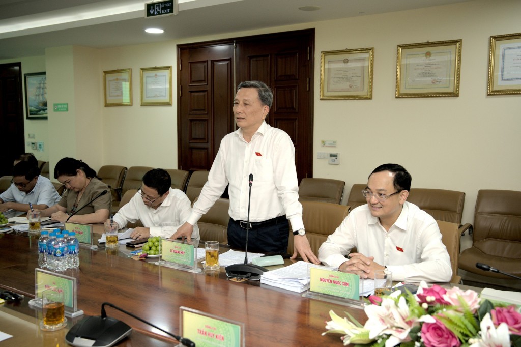 Đồng chí Lê Quang Huy - Uỷ viên Trung ương Đảng, Chủ nhiệm Uỷ ban KH, CN&MT Quốc hội (Trưởng đoàn), phát biểu tại buổi làm việc