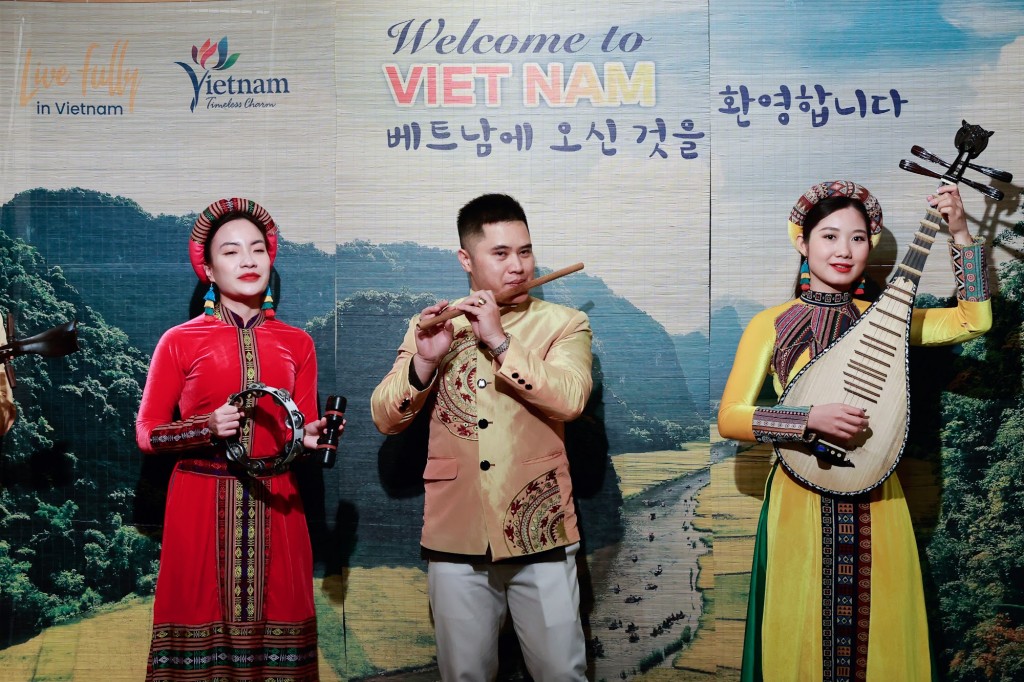 Một tiết mục biểu diễn tại Diễn đàn xúc tiến du lịch và hợp tác văn hóa Việt Nam-Hàn Quốc - Ảnh: VGP/Nhật Bắc