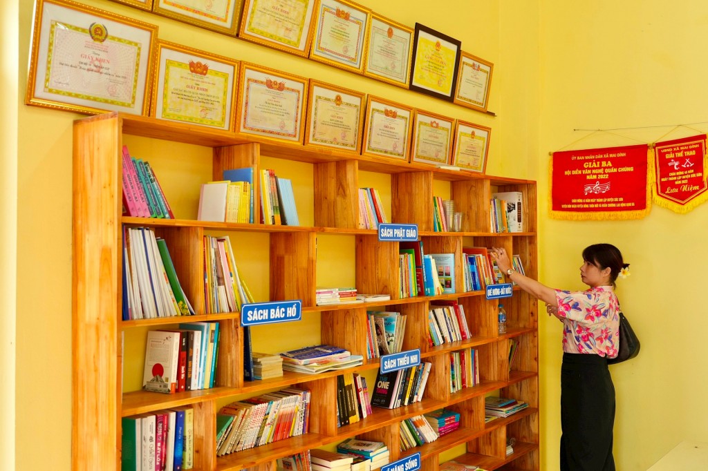 Tủ sách cộng đồng tại Sóc Sơn được mở cửa hàng ngày (Ảnh: Hoàng Lân)