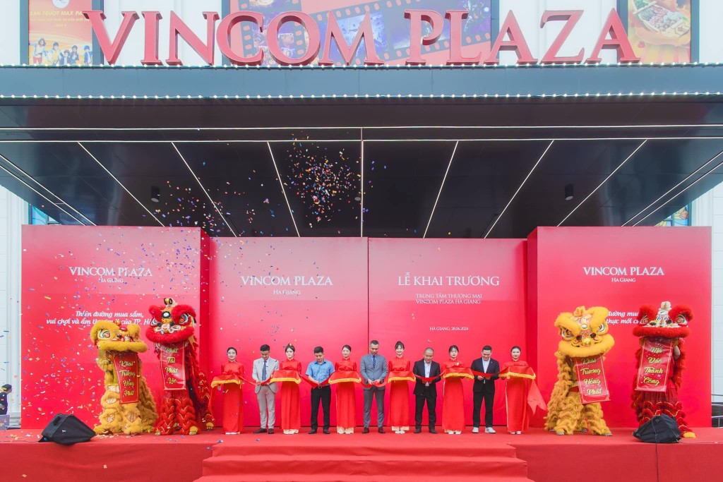 Vincom Plaza Hà Giang - khai trương ngày 28/6/2024 – được coi là “biểu tượng thịnh vượng nơi cao nguyên di sản”