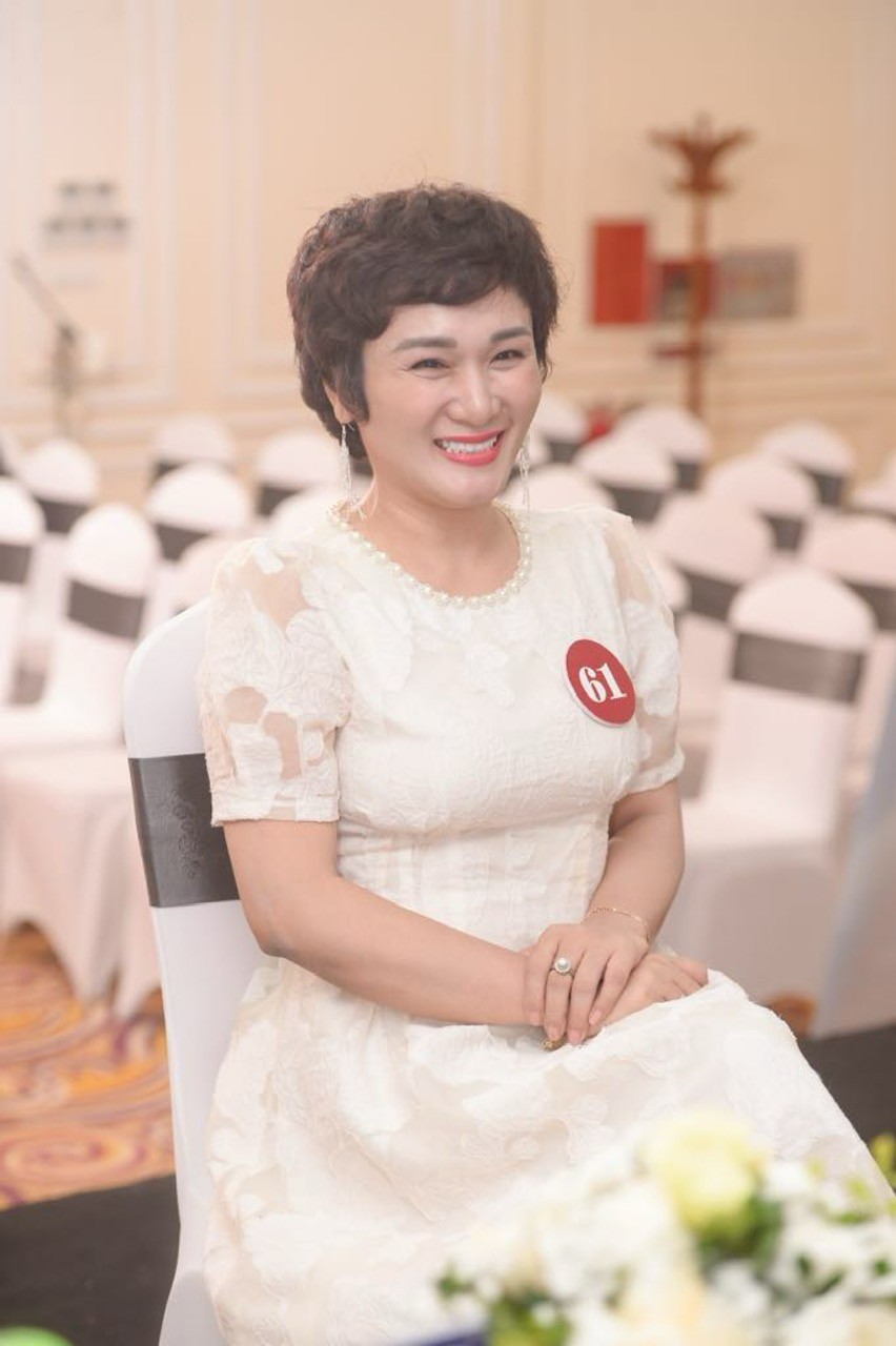 Cựu giám đốc ngân hàng là Á hậu Mrs Earth Vietnam 2024