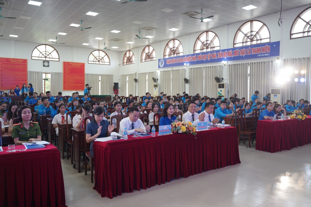 Đại diện lực lượng thanh niên Thanh Oai đối thoại với các lãnh đạo huyện