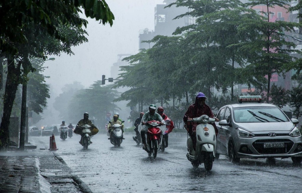 Hà Nội có mưa rào và dông, trong mưa dông có khả năng xảy ra lốc, sét, gió giật mạnh