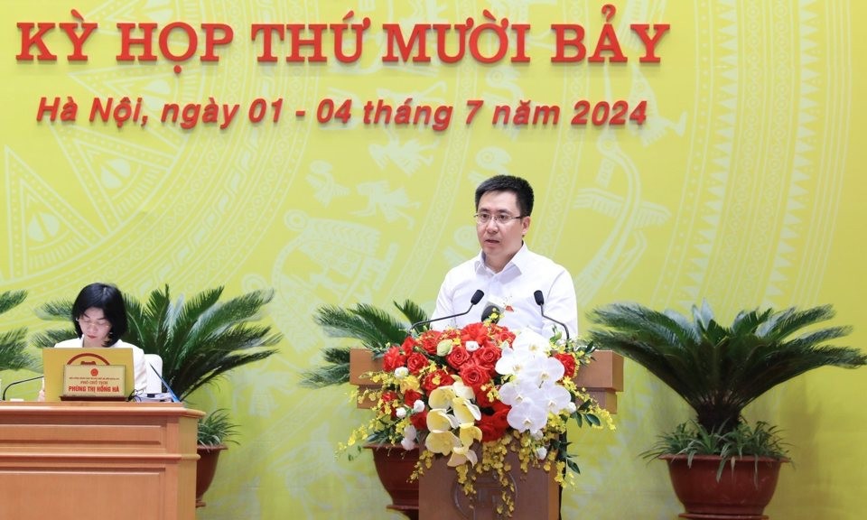 Phó Trưởng Ban Kinh tế - Ngân sách (HĐND TP Hà Nội) Vũ Ngọc Anh báo cáo thẩm tra 