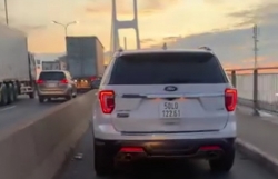 Xử phạt tài xế lái ô tô đi vào đường cấm trên cầu Phú Mỹ