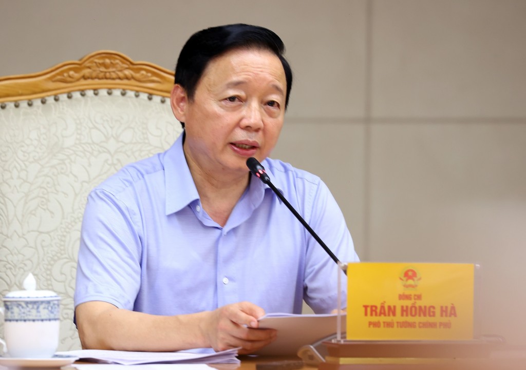 Phó Thủ tướng Trần Hồng Hà nhấn mạnh, chậm tiến độ một ngày sẽ thiệt hại rất lớn cho chi phí đầu tư của Nhà nước, cũng như sự phát triển kinh tế, xã hội - Ảnh: VGP/Minh Khôi