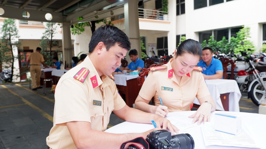 Rất nhiều CBSC Phòng CSGT Công an TP Hồ Chí Minh đăng ký tham gia hiến máu tình nguyện