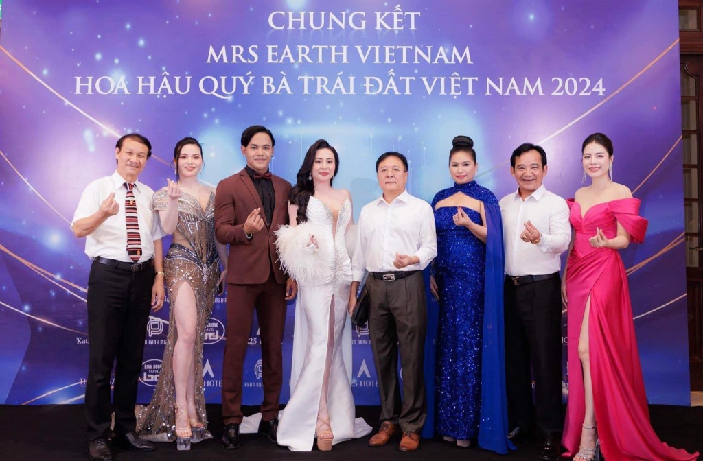 Á hậu Quách Thị Thân và các thành viên BGK Mrs Earth Vietnam 2024