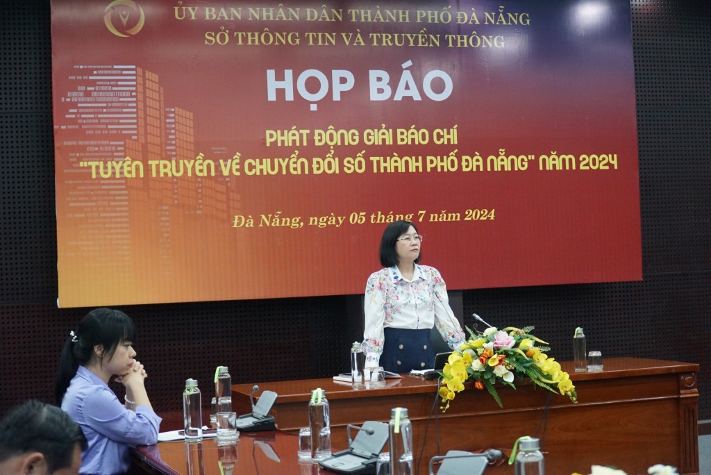 Bà Nguyễn Thu Phương,Phó Giám đốc Sở TT&TT thành phố Đà Nẵng phát biểu tại buổi họp báo