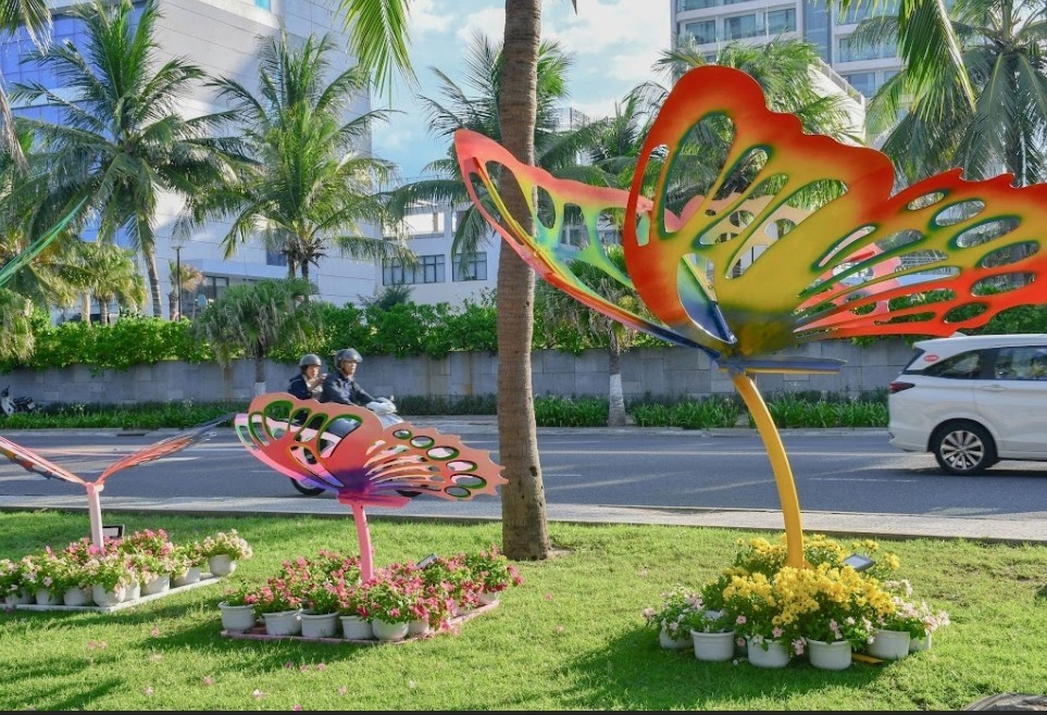 Đà Nẵng rực rỡ sắc màu với Đường hoa biển Đà Nẵng rực rỡ sắc màu với Đường hoa biển