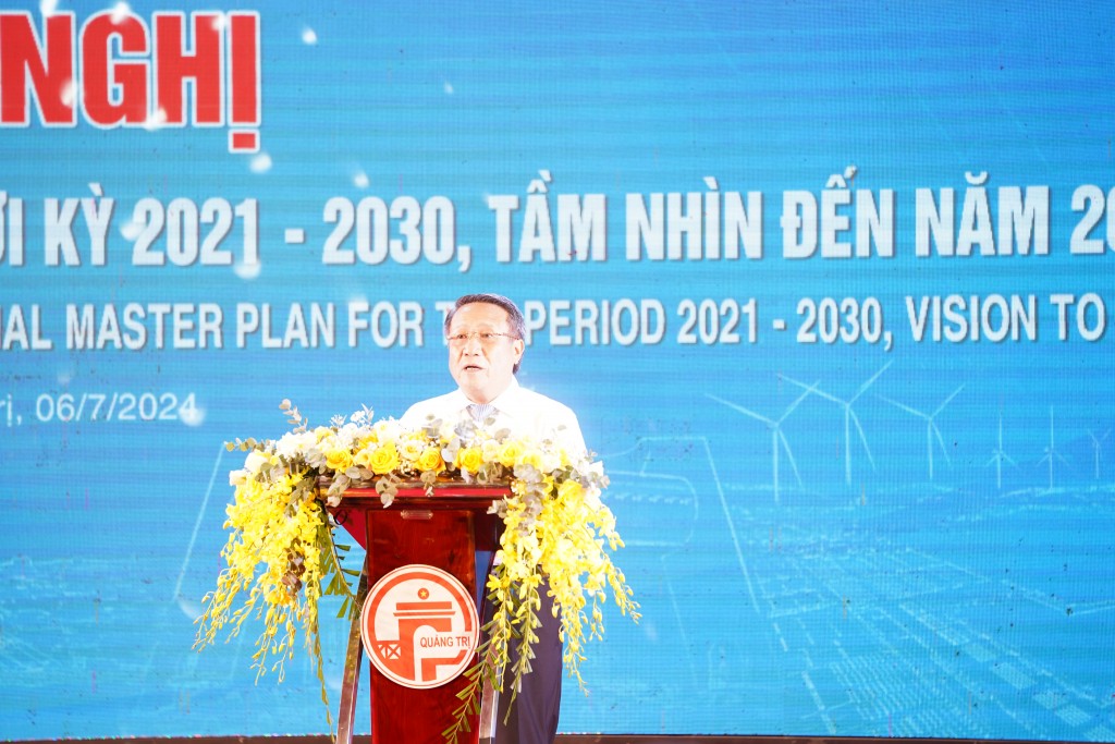 Ông Hà Sỹ Đồng, Phó Chủ tịch Thường trực UBND tỉnh Quảng Trị công bố quy hoạch tỉnh 