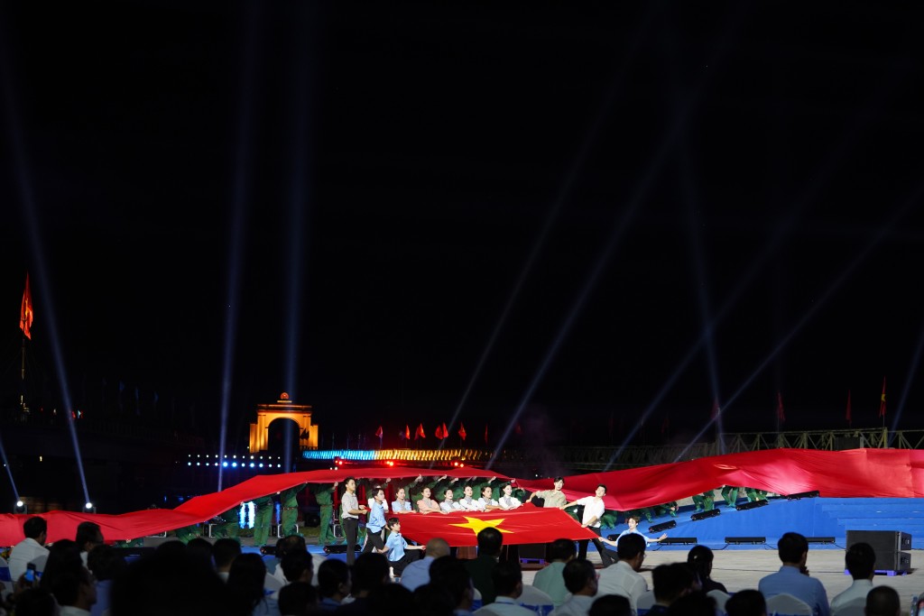 Khai mạc Lễ hội Vì Hòa bình tại Khu di tích Quốc gia đặc biệt Đôi bờ Hiền Lương - Bến Hải (Ảnh Đ.Minh)