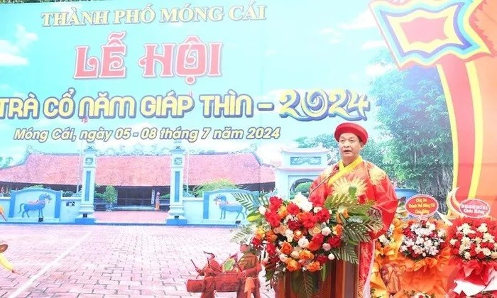 Phó Chủ tịch Ủy ban nhân dân thành phố Móng Cái Nguyễn Phúc Vinh phát biểu khai hội đình Trà Cổ năm 2024.