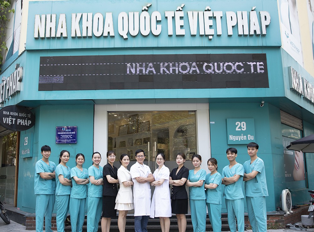 Đội ngũ bác sĩ Nha khoa Quốc Tế Việt Pháp tại cơ sở Nguyễn Du