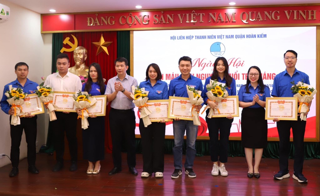 Khẳng định sức trẻ quận Hoàn Kiếm anh hùng