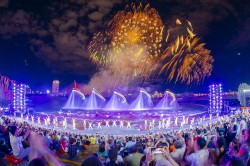 Đà Nẵng: Show “Symphony of River” ưu đãi cho khách đi Vietnam Airlines và đường sắt