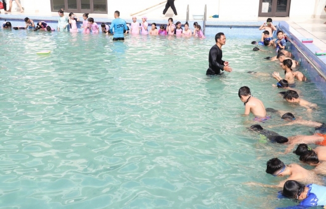 150 trẻ em huyện Thường Tín được dạy bơi miễn phí