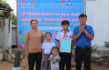 Ninh Thuận: Trao nhà khăn quàng đỏ, thắp sáng ước mơ xanh