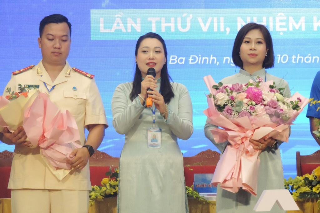 Chị Phạm Thu Phương, tân Chủ tịch Hội LHTN quận Ba Đình phát biểu tại Đại hội 