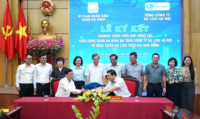 Lãnh đạo Tổng Công ty Du lịch Hà Nội và UBND quận Ba Đình ký kết Chương trình phối hợp
