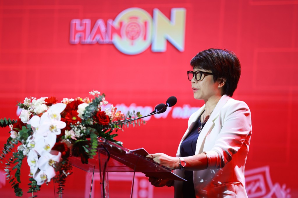 bà Hoàng Phương - Giám đốc trung tâm nội dung số (Đài Phát thanh và Truyền hình Hà Nội) phát biểu về ứng dụng HANOI ON