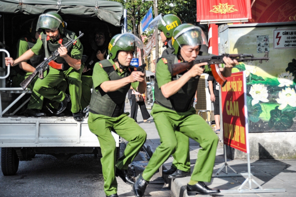 Mục sở thị cảnh sát Hà Đông xử lý đối tượng cướp tiệm vàng