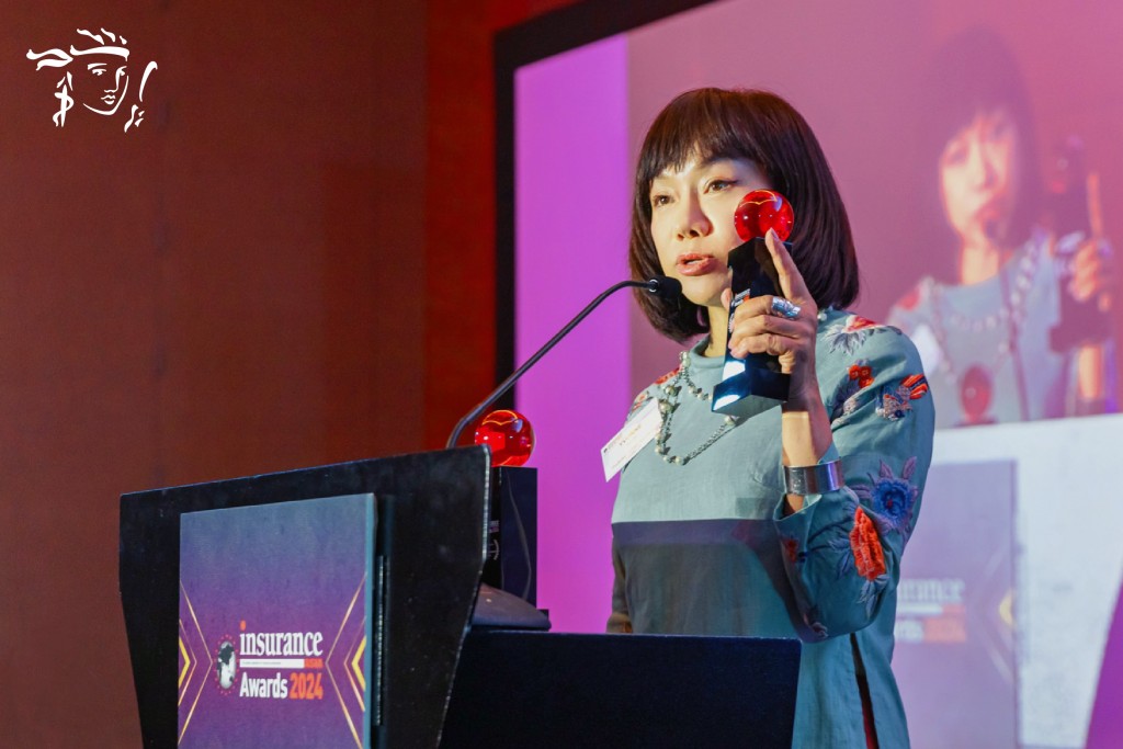 Bà Nguyễn Thanh Hà – Phó Tổng Giám Đốc Giao dịch bảo hiểm Prudential Việt Nam phát biểu tại lễ trao giải Insurance Asia Awards 2024