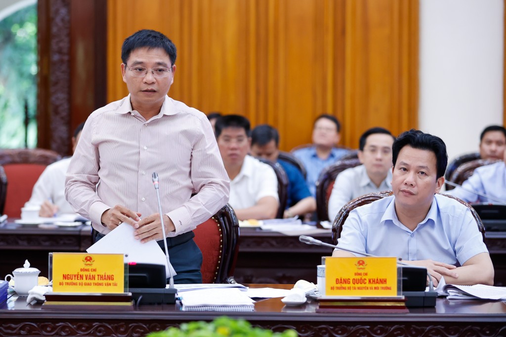 Bộ trưởng Bộ Giao thông vận tải Nguyễn Văn Thắng phát biểu tại cuộc họp - Ảnh: VGP/Nhật Bắc